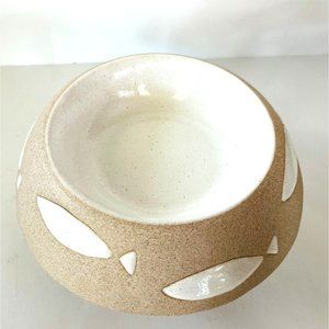 Yommy Bowl # 2 Ceramic Pet Food Dish with Fish Motif Beige White NWOT 6.75" D